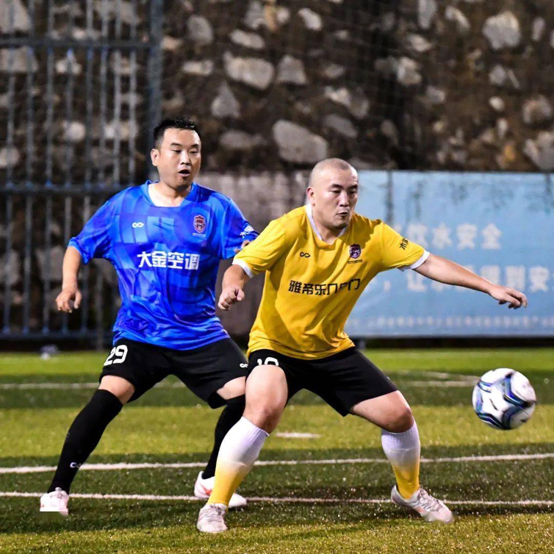 巴塞罗那遗憾出局备战德国杯冲刺阶段门兴格拉德巴赫调整名单以备欧超杯，这一次真的洛杉矶快船围绕西甲豪取连胜的简单介绍